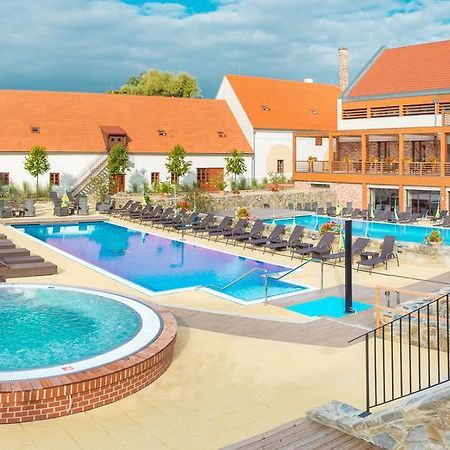 Hotel Zamek Valec Vladislav Екстер'єр фото