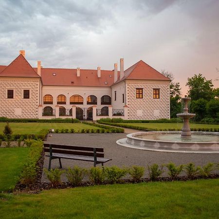 Hotel Zamek Valec Vladislav Екстер'єр фото