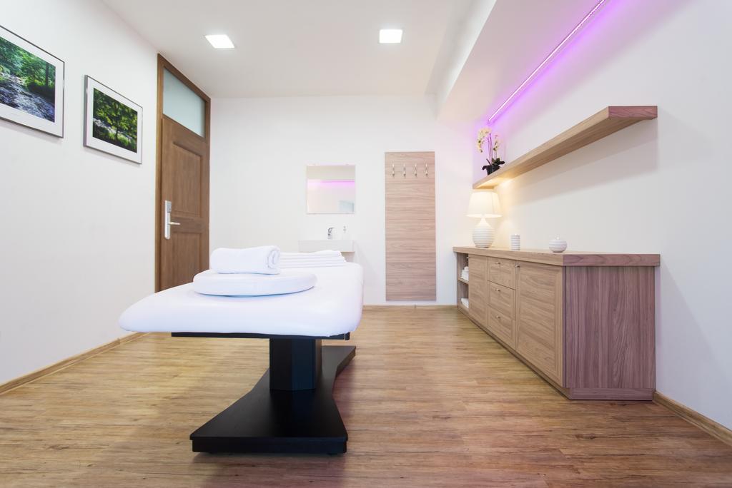Hotel Zamek Valec Vladislav Екстер'єр фото