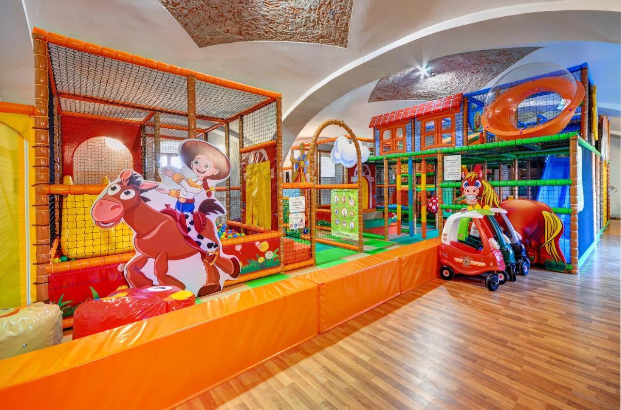 Hotel Zamek Valec Vladislav Екстер'єр фото
