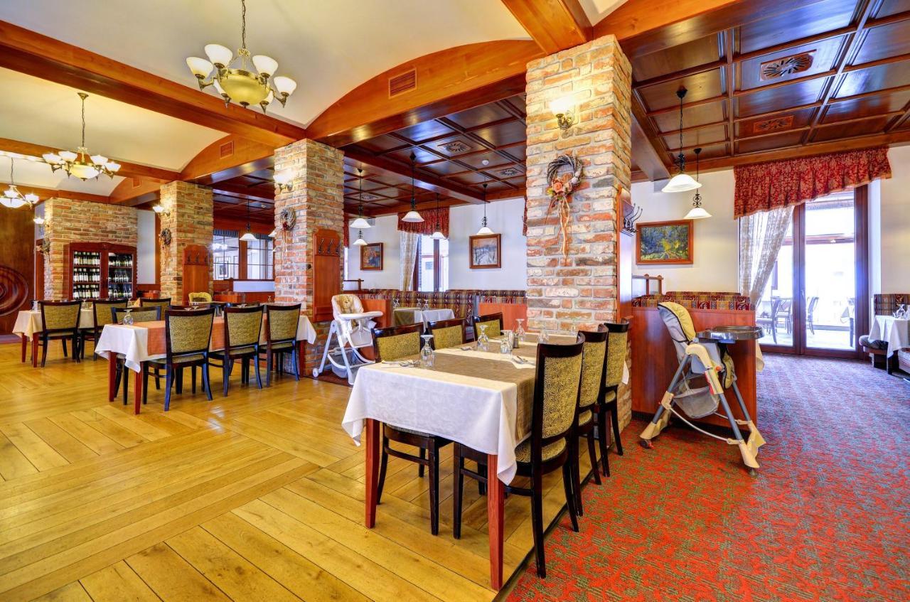 Hotel Zamek Valec Vladislav Екстер'єр фото