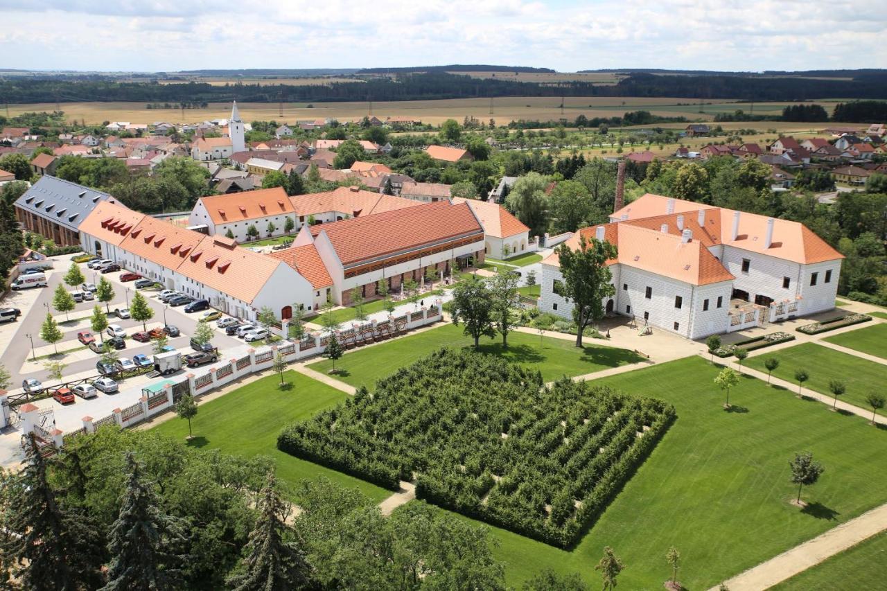 Hotel Zamek Valec Vladislav Екстер'єр фото