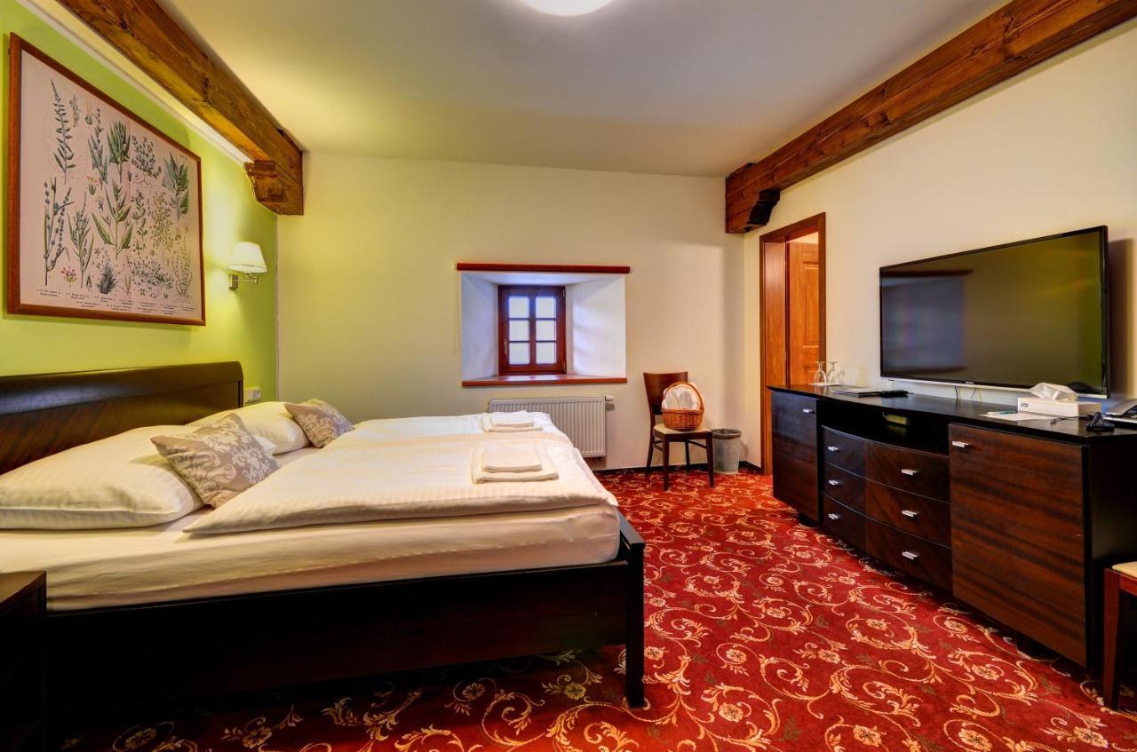 Hotel Zamek Valec Vladislav Екстер'єр фото