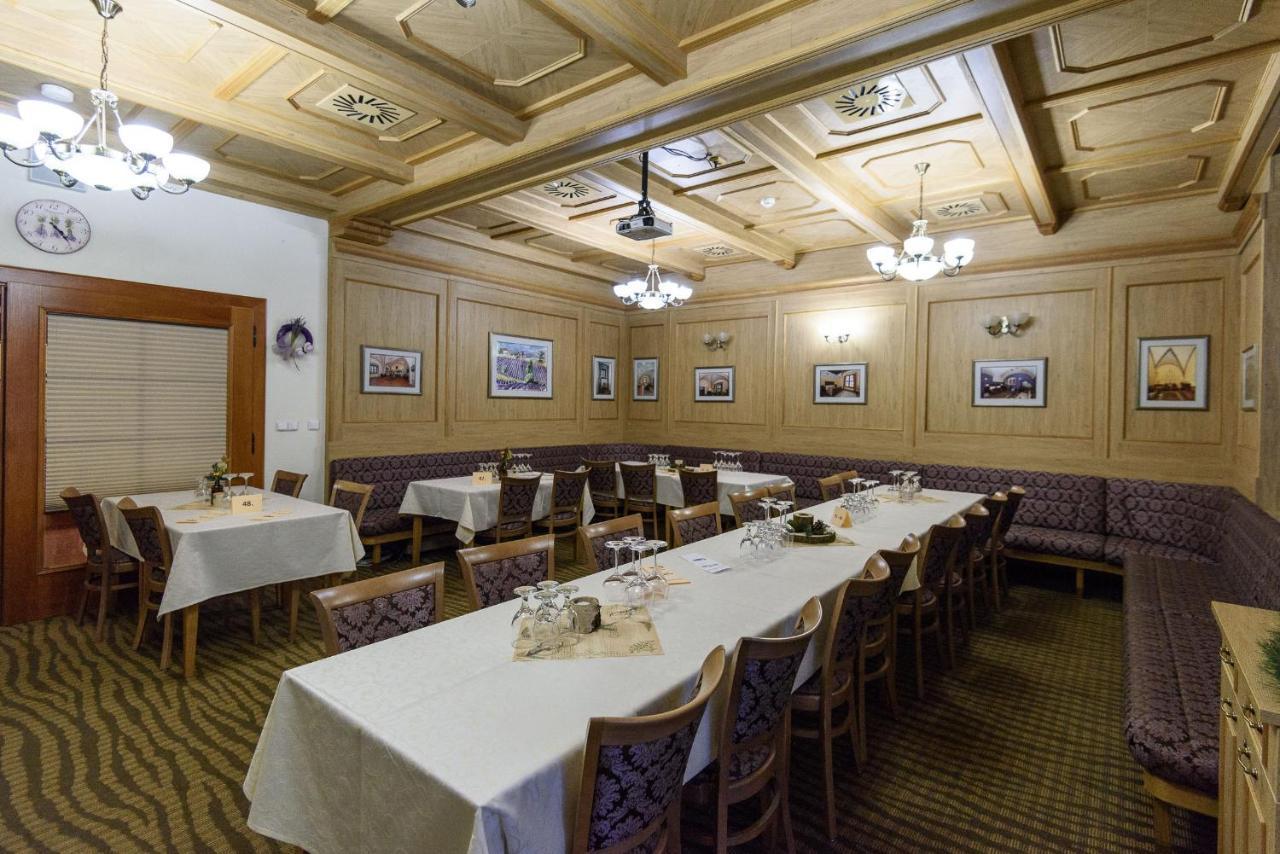 Hotel Zamek Valec Vladislav Екстер'єр фото