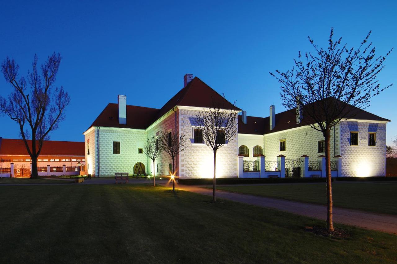 Hotel Zamek Valec Vladislav Екстер'єр фото