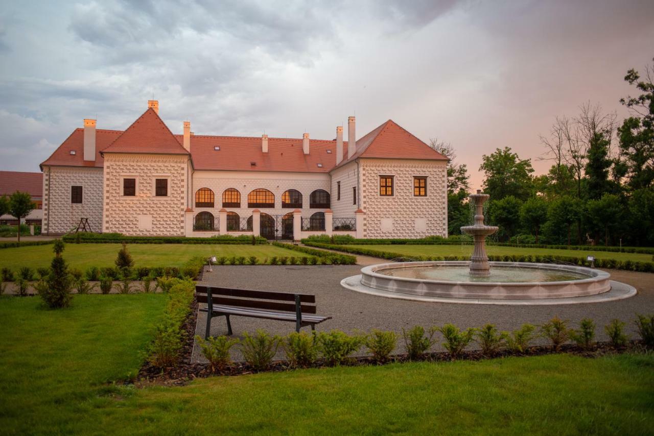 Hotel Zamek Valec Vladislav Екстер'єр фото